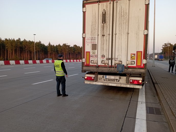 Nietrzeźwy kierowca tira wiózł ładunek do Rosji.